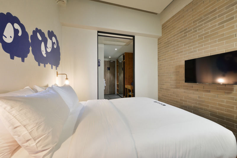 Kokotel Bangkok Surawong Exterior photo